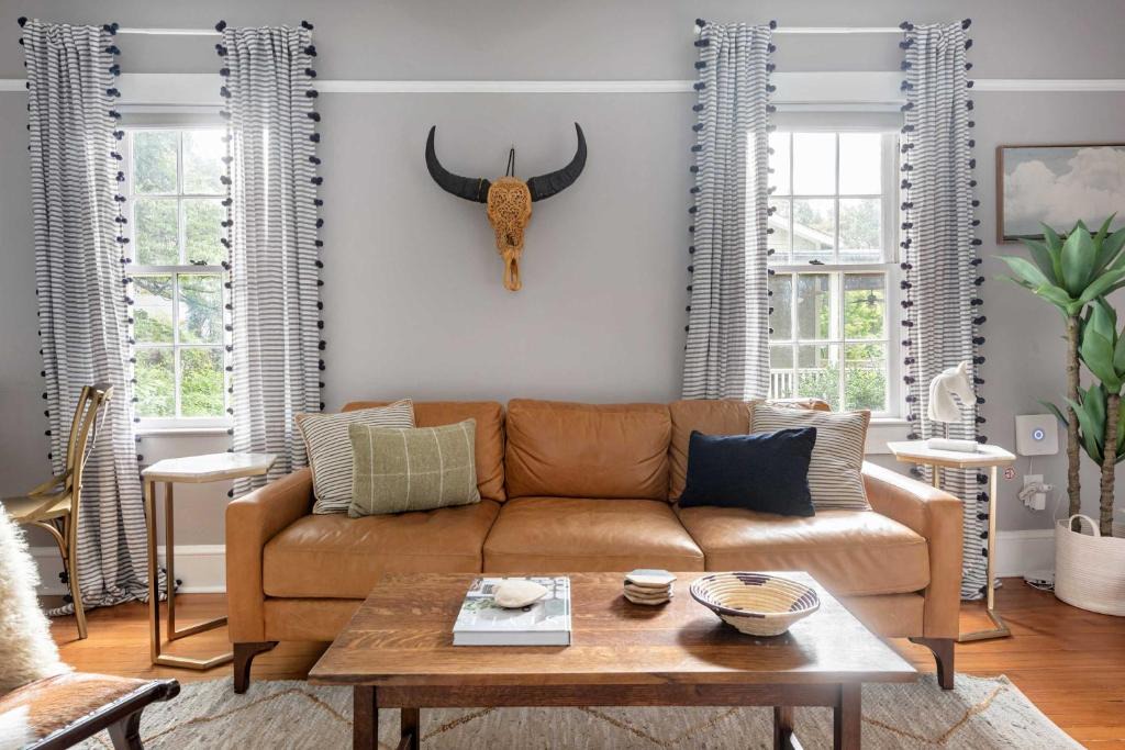 Kirkwood Apartment | Harvest Moon