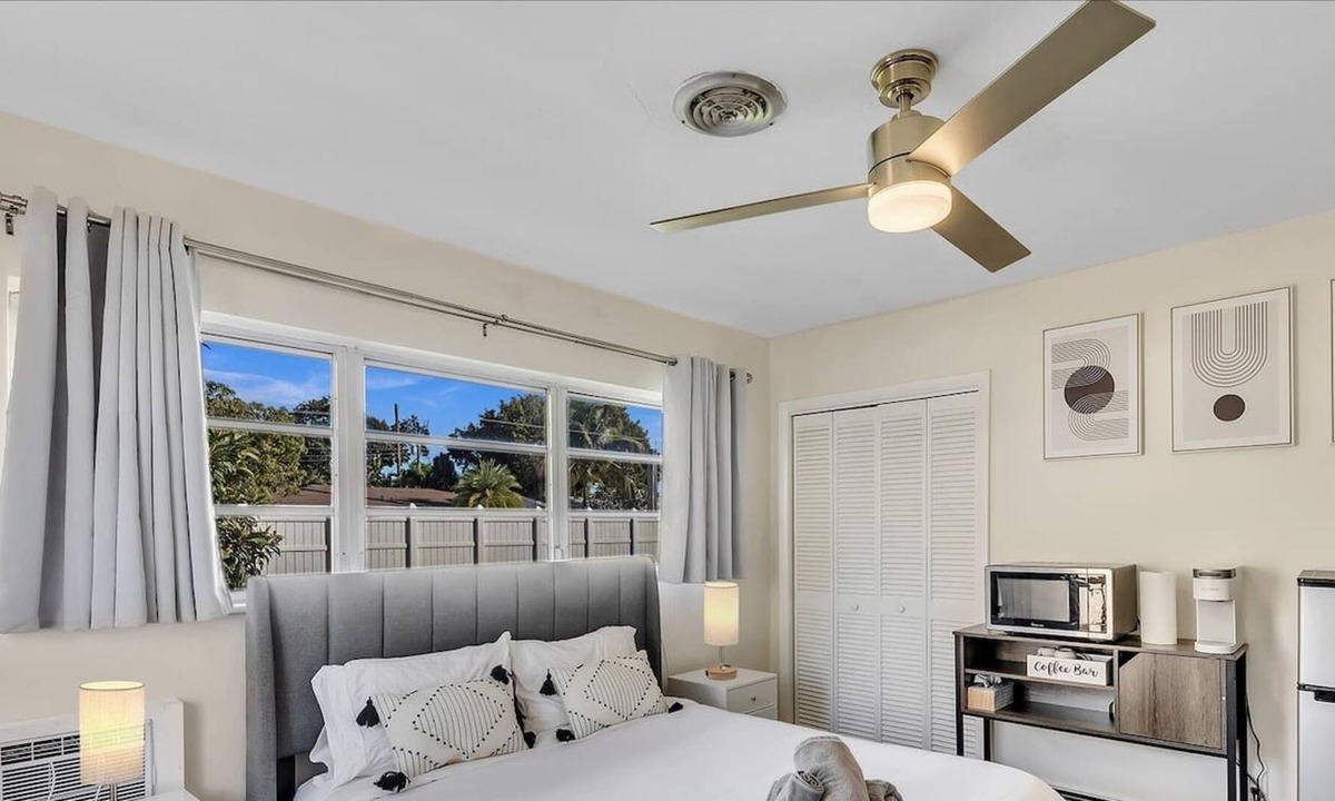 Coral Ridge Isles Apartment | Heated Pool Close to the Beach Fort Lauderdale