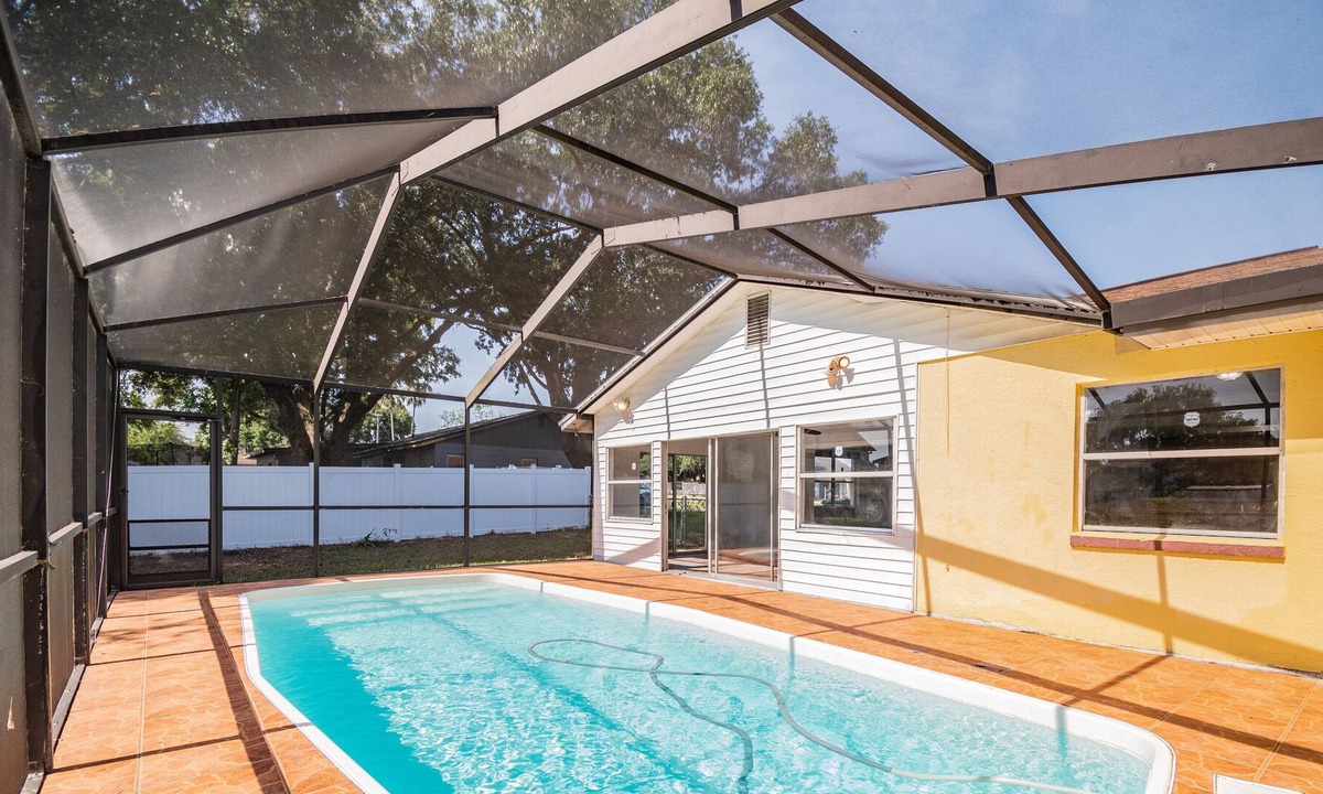 Brandon House | Heated Pool, Tampa, Orlando,parks,beaches, rivers.