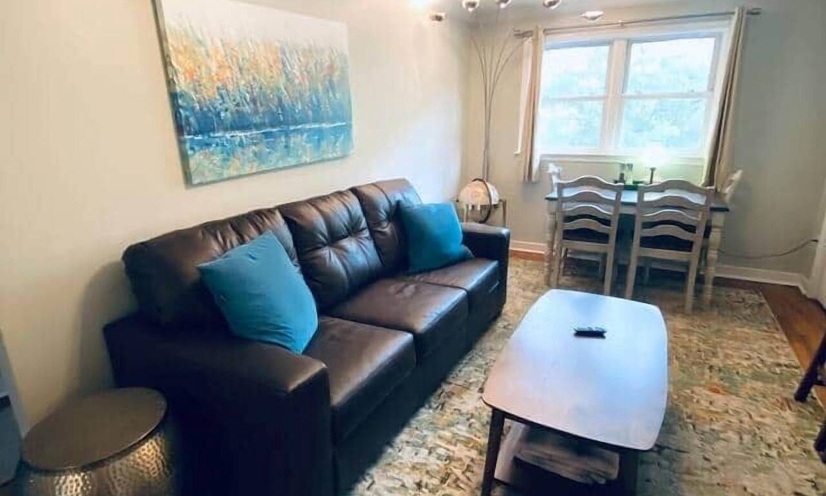 Dixon Park Apartment | HEATED SWIM SPA! Unit C - The Hourglass Inn