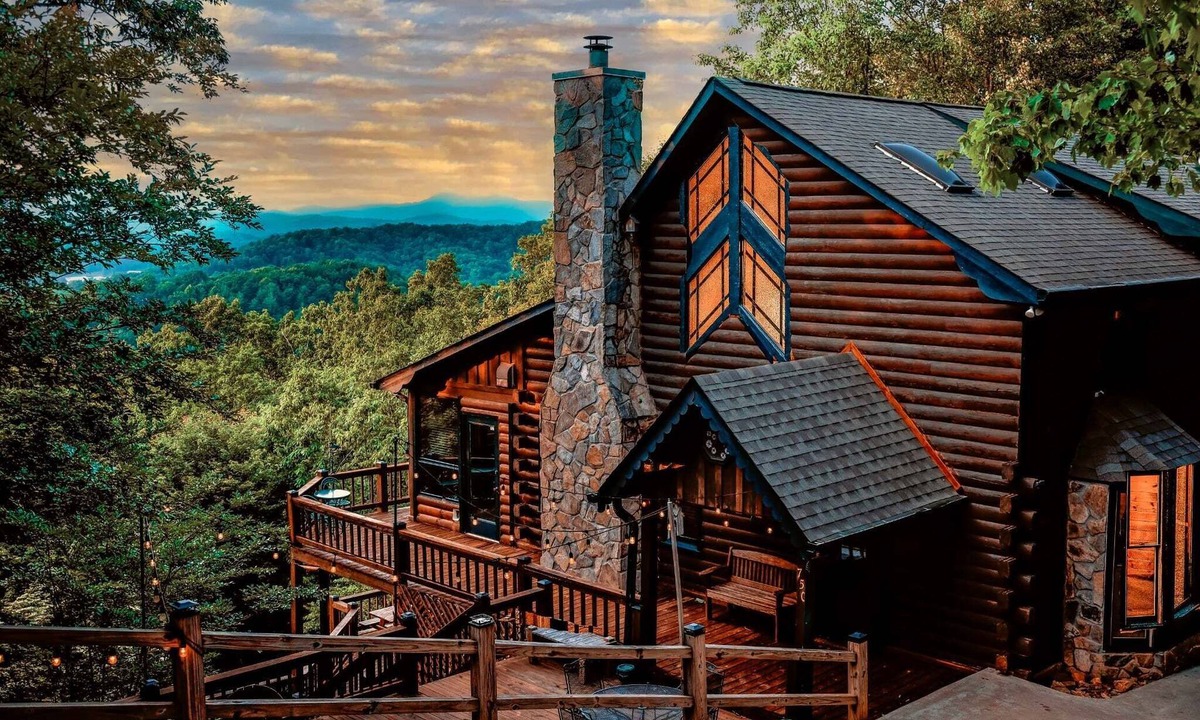 My Mountain Cabin | Heinrich's Hideaway Blue Ridge, GA