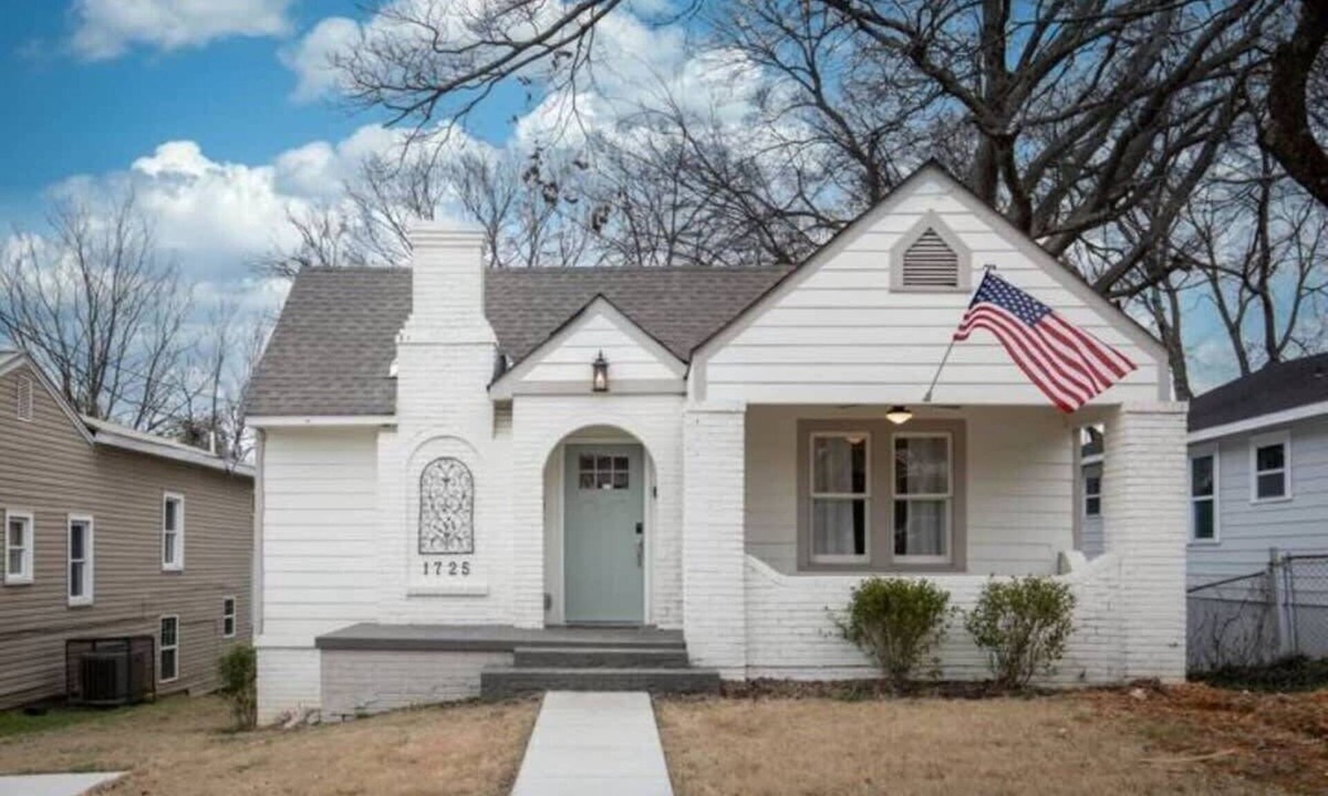 Norwood House | Heritage on 28th- King Bed/Near Downtown/Patio