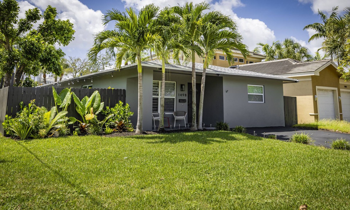 Central Corals House | Hidden Gem in Fort Lauderdale area! Beautiful 3 BDR/2 BATH centrally located!