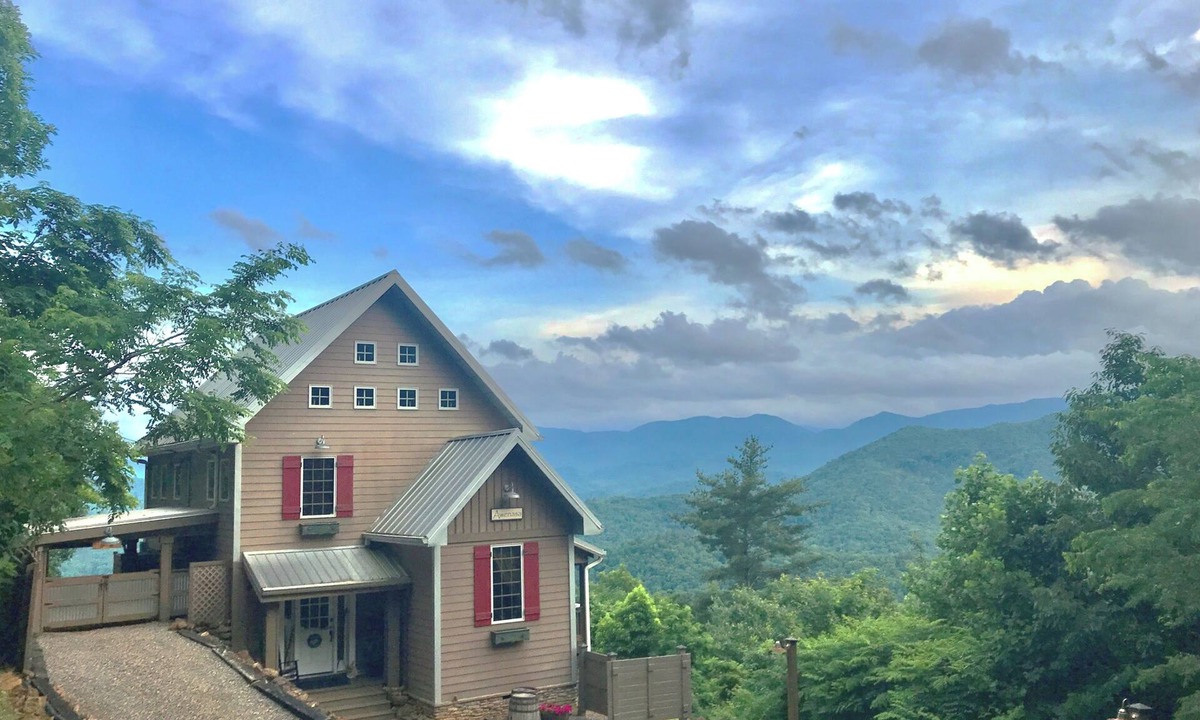 Franklin House | Hidden Gem in the Smokies - Awenasa