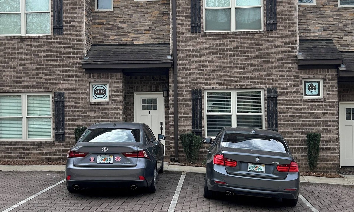 Auburn House | High End Townhouse 12 min walk to Campus and Downtown