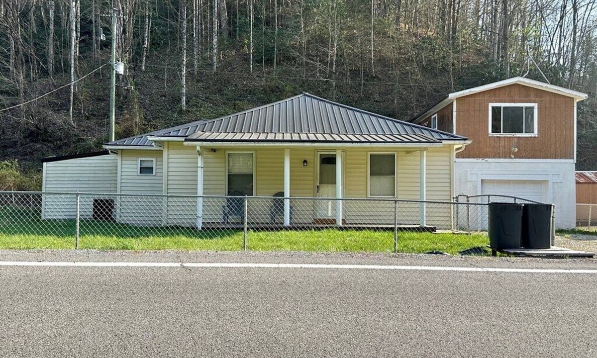 Covel House | Hillside Hideaway 2 - A Hatfield McCoy Rider Retreat