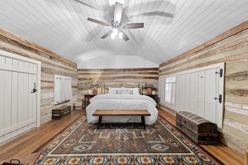 Augusta House | Historic Augusta Cabin | Wine Country & Fire Pit