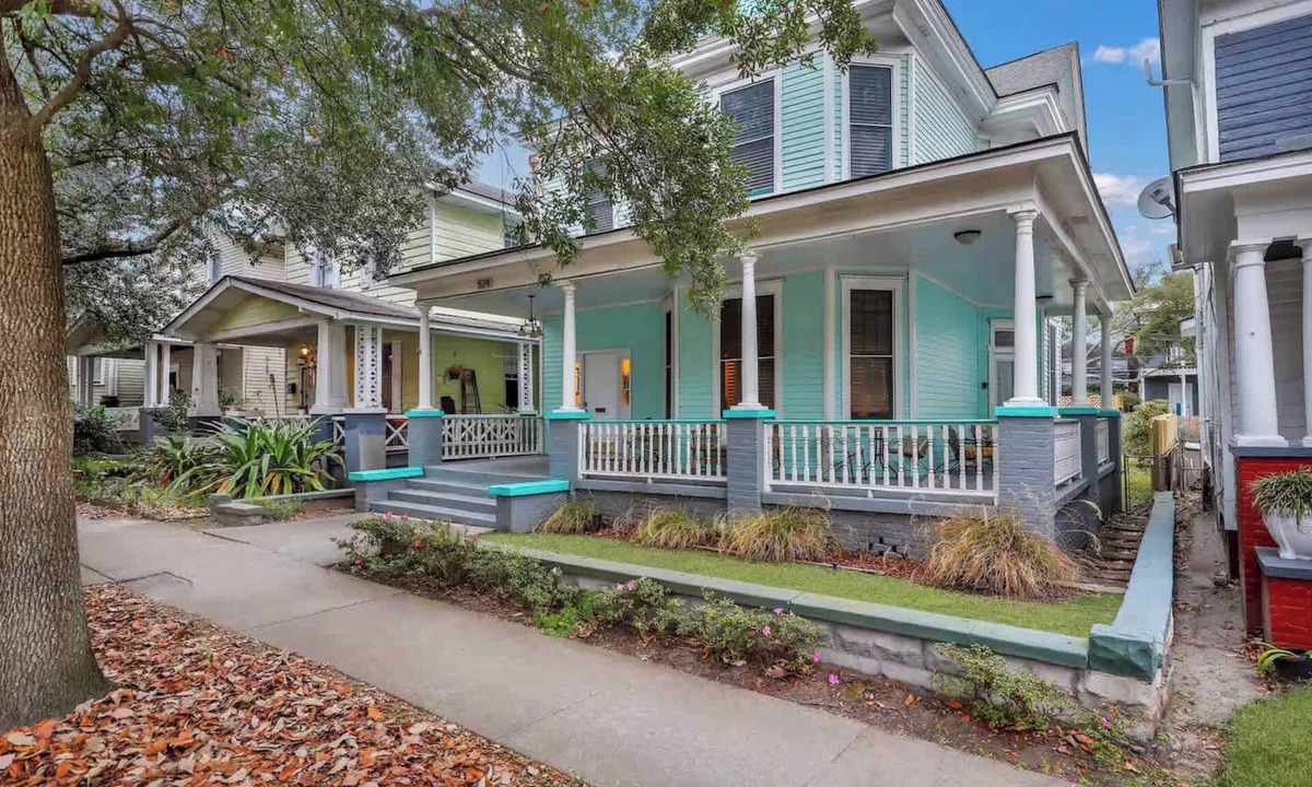 Dixon Park House | Historic Downtown Victorian Home Near Forsyth