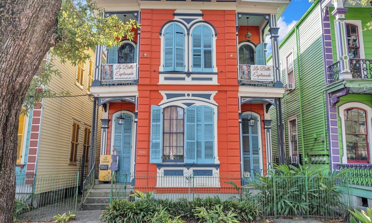 Esplanade Ridge Bed & Breakfast | Historic Esplanade suite with private balcony. Walk to French Quarter & City Park.