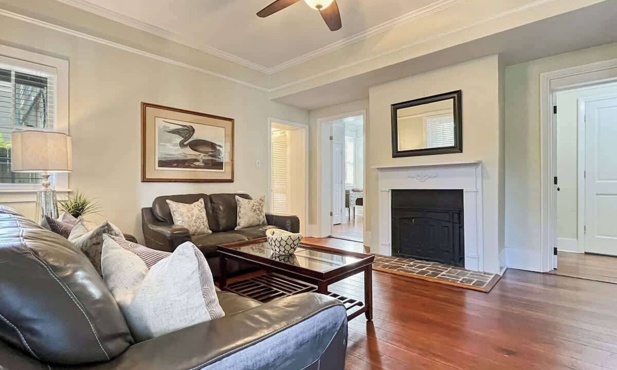 Savannah Victorian District House | Historic Hideaway on Forsyth