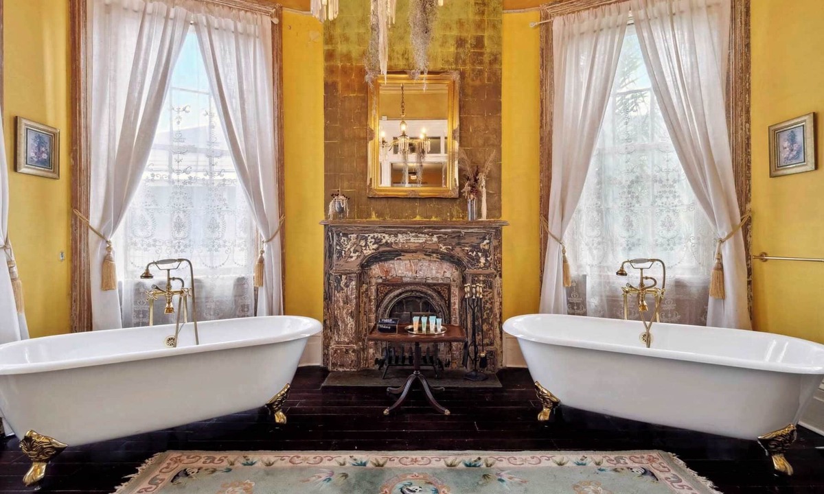 Faubourg Lafayette Villa | Historic Mansion Heated Pool & Courtyard 5br|5.5ba