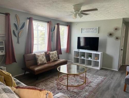 Valdosta Apartment | Historic Peaceful Apt near VSU & SGMC