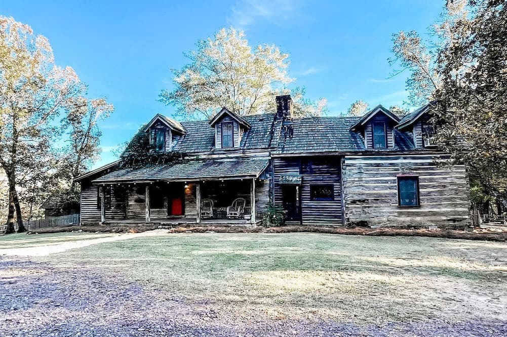 Wilsonville Cabin | Historic Rural Cabin Ideal for Families in Wilsonville, Alabama