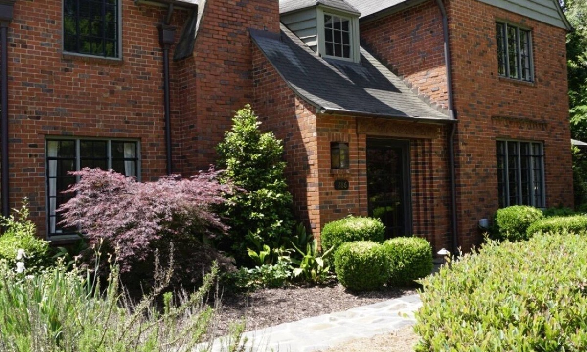 Marietta House | Historic Tudor - Resort Pool & Spa - Designer Home - Walk to Marietta Square