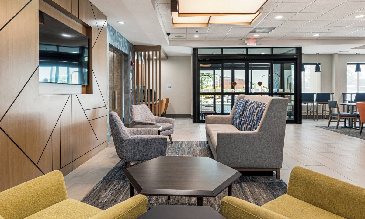Buford Hotel | Holiday Inn Express & Suites Buford NE - Lake Lanier by IHG