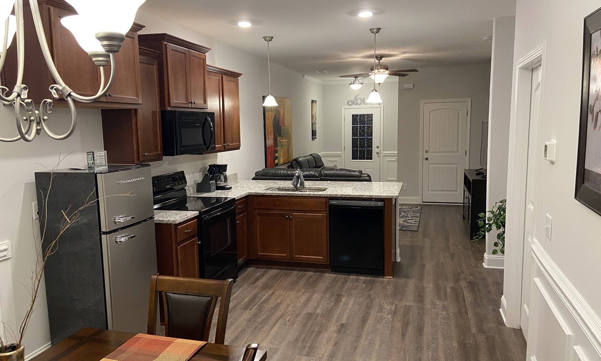 Port Wentworth House | Home Away from Home>4Br3.5BathParkBikeTrailPoolGymPondCamerasWiFi