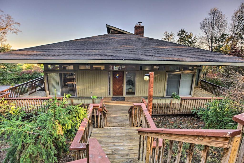 Radford House | Home with Wraparound Deck and Blue Ridge Mtn Views!