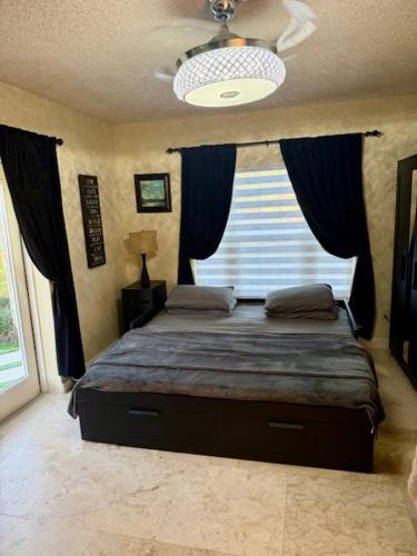 Southwest Ranches House | Homestay Weston Ranches