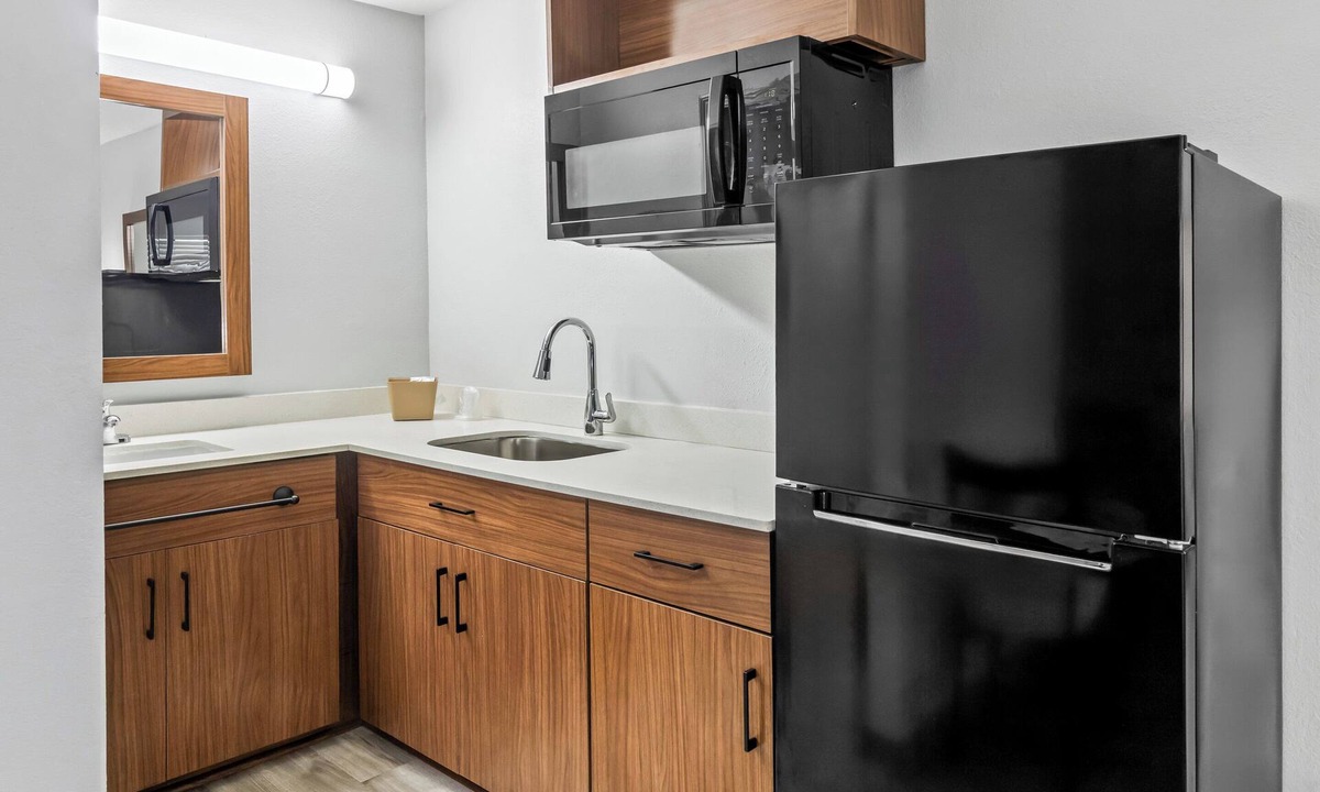Florence Hotel | HomeTowne Studios by Red Roof Florence, KY-Cincinnati Airport