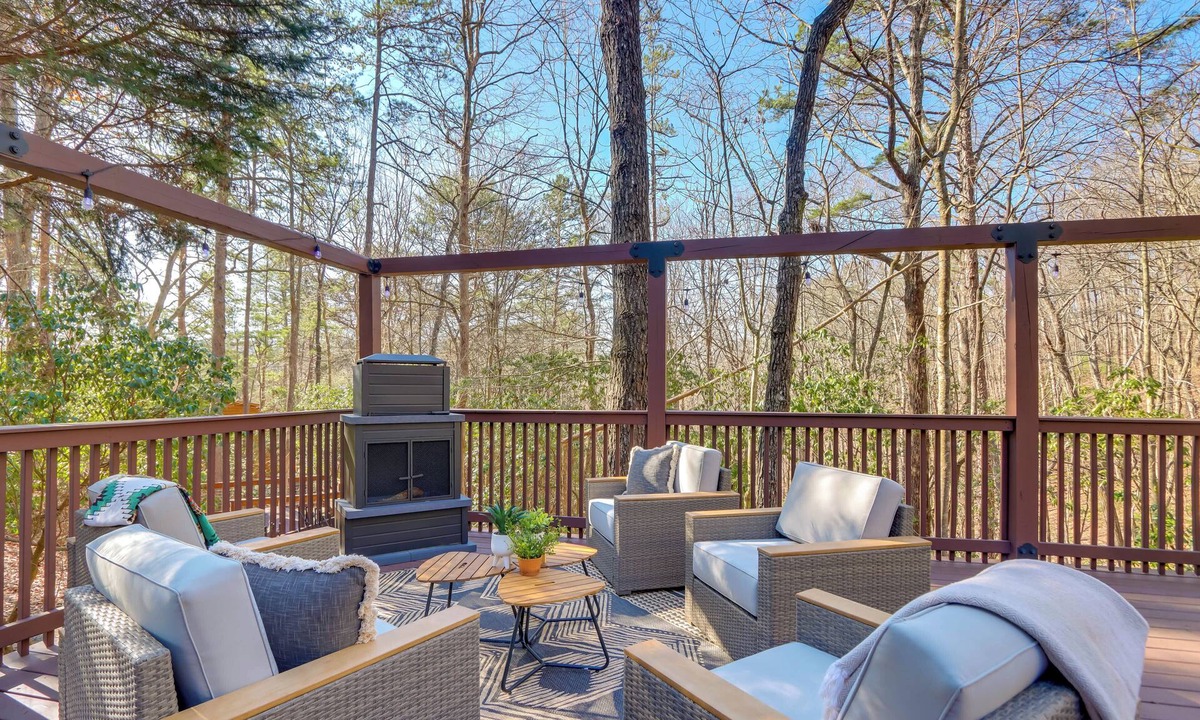 Murphy Cabin | Hot Tub & Fire Pit: Fall Family Retreat in Murphy!