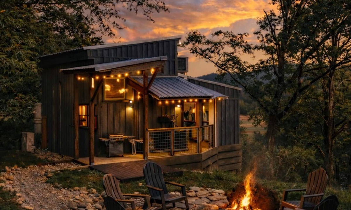 Maryville Apartment | Hot tub | Fire pit | River access| Kayaks | Fast WiFi