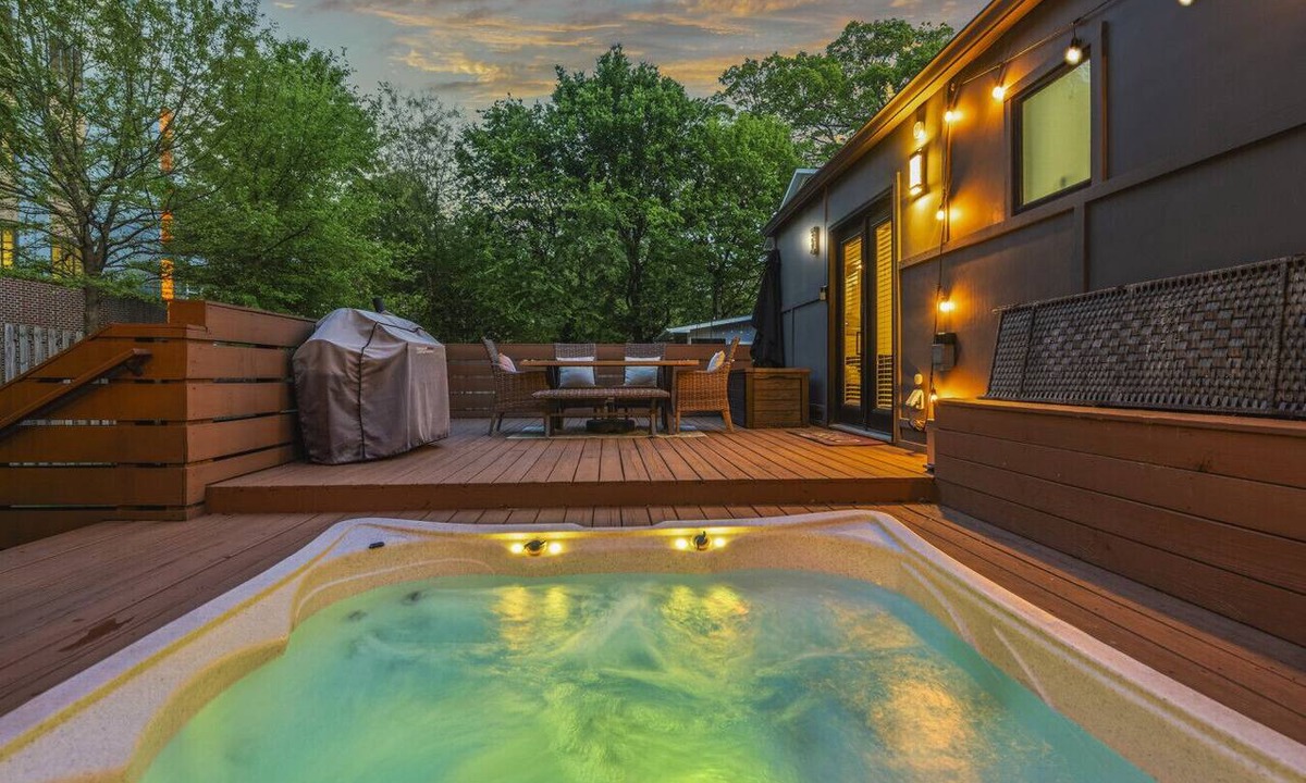 Reynoldstown Apartment | Hot Tub | Fully-Fenced Yard |The Bubbly Suite
