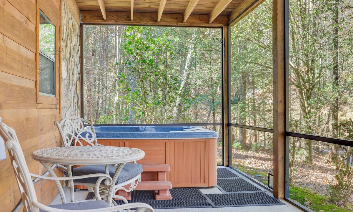 Blue Ridge Cottage | Hot Tub & Game Room: Blue Ridge Getaway