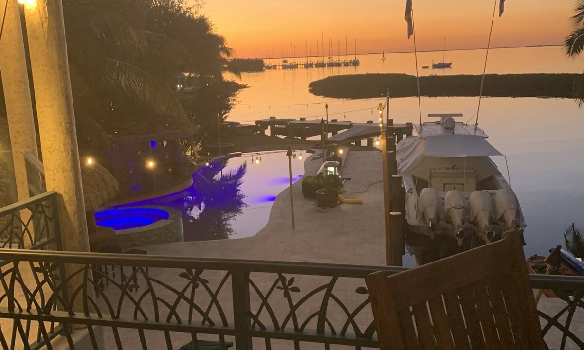 Key Largo House | House and guest house with Boat dock, sunsets, jacuzzi, pool, slide, tiki, etc