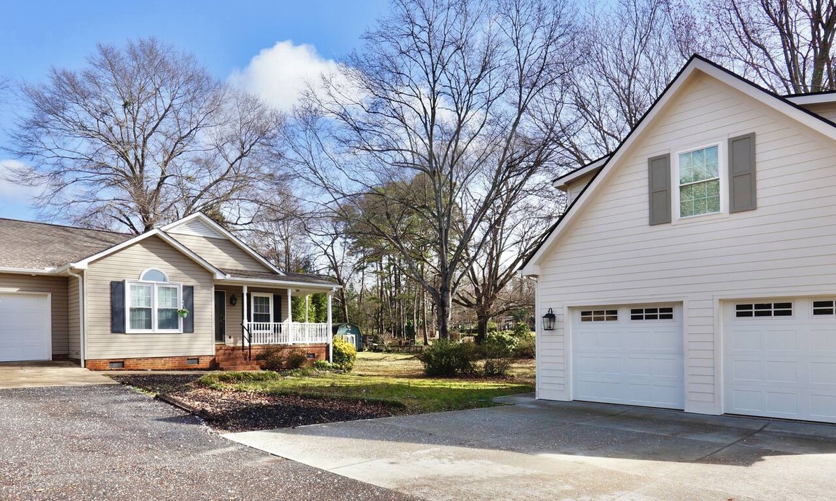 Greer House | House Plus Apartment in Top Location