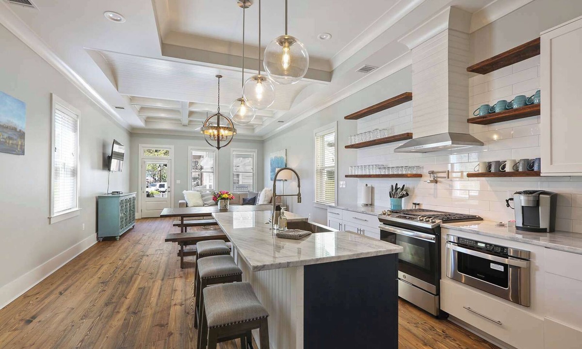 Faubourg Lafayette House | Huge New Home w/Outdoor Space, Walk to Streetcar!