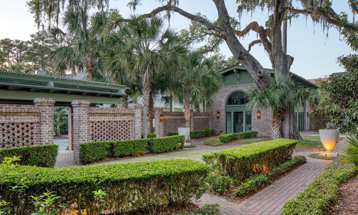 Palmetto Bluff House | Iconic Boathouse Row Home w/May River Views, Guest House & Firepit