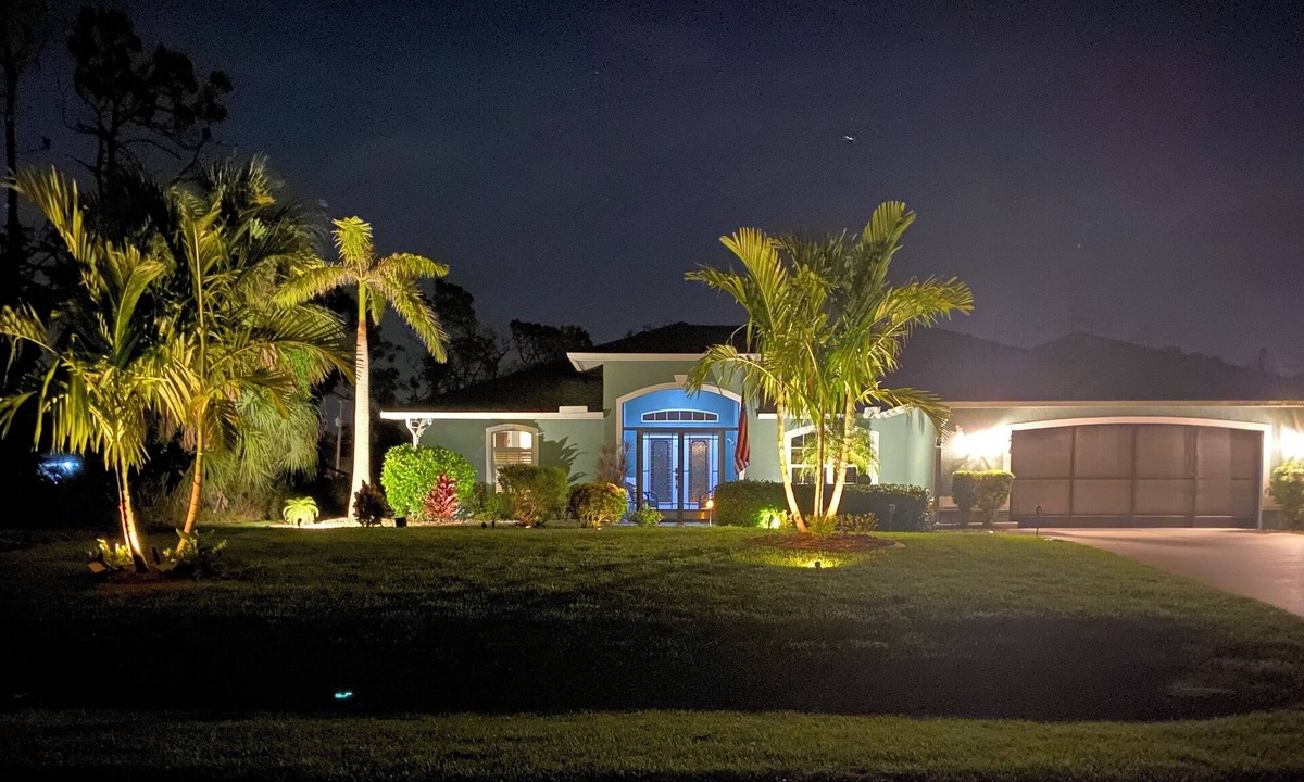 Broadmoor House | IMMACULATE well furnished home, heated pool, close to beaches! New paint!