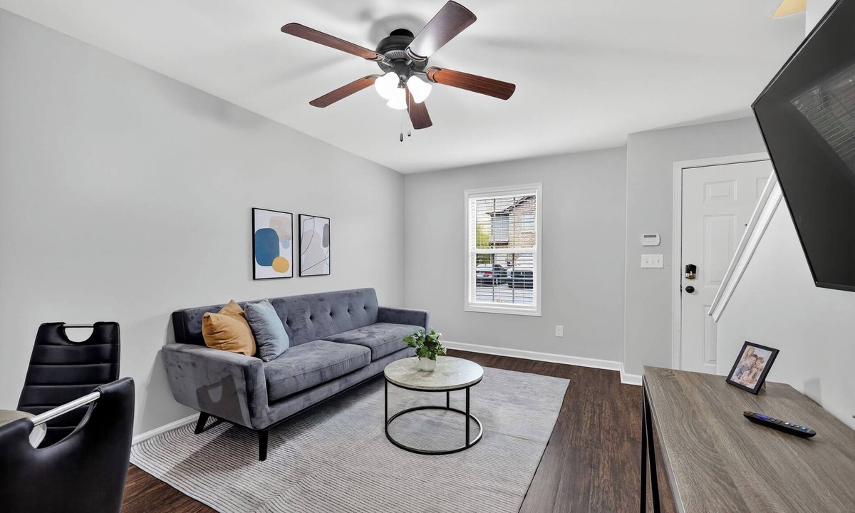 Clarksville Apartment | Inviting 2BR hideaway with contemporary touches