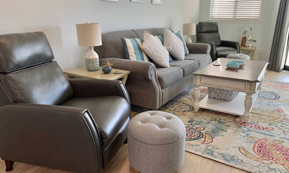 Edisto Island Condo | Inviting waterfront condo with marsh view, shared pool, balcony & central AC