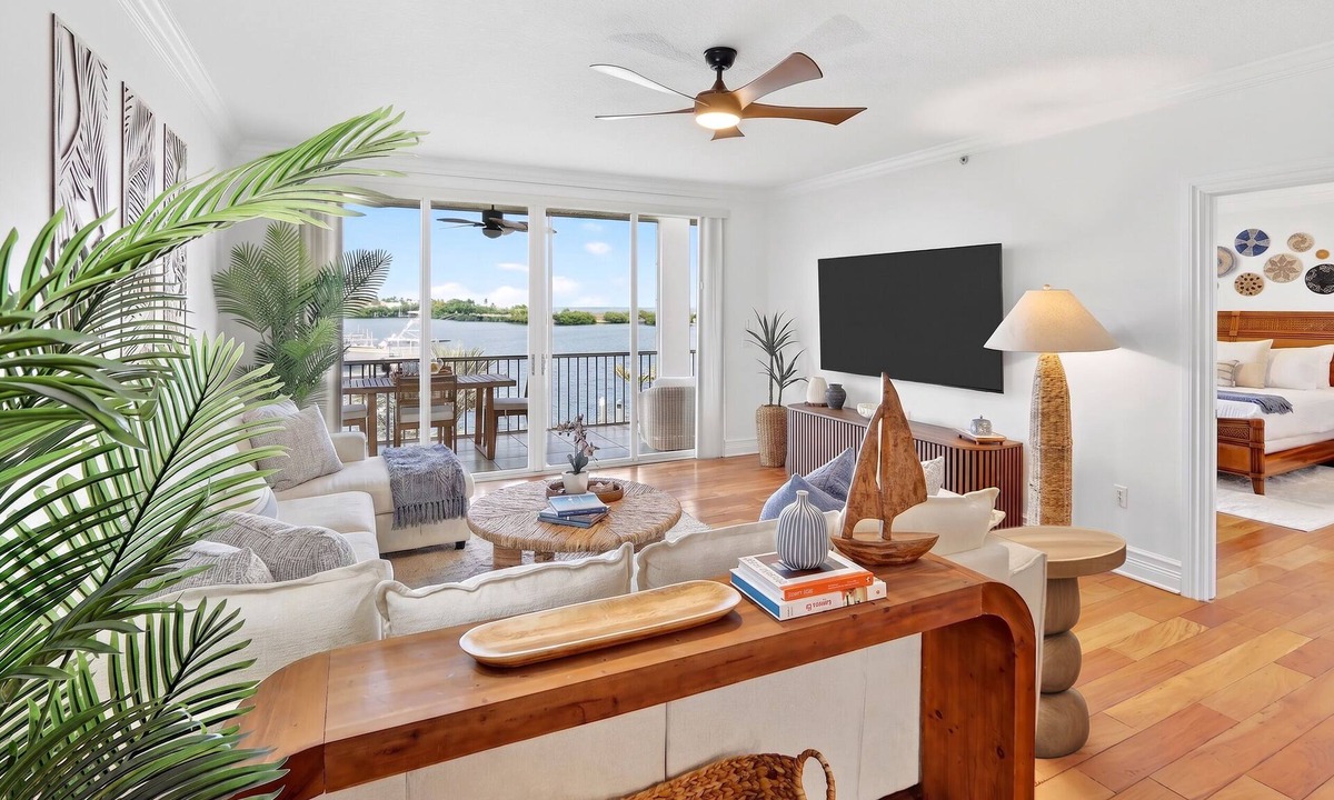 Islamorada Apartment | Isla Santorini | Islamorada Waterfront Condo, Ensuites, Pool, Hot Tub