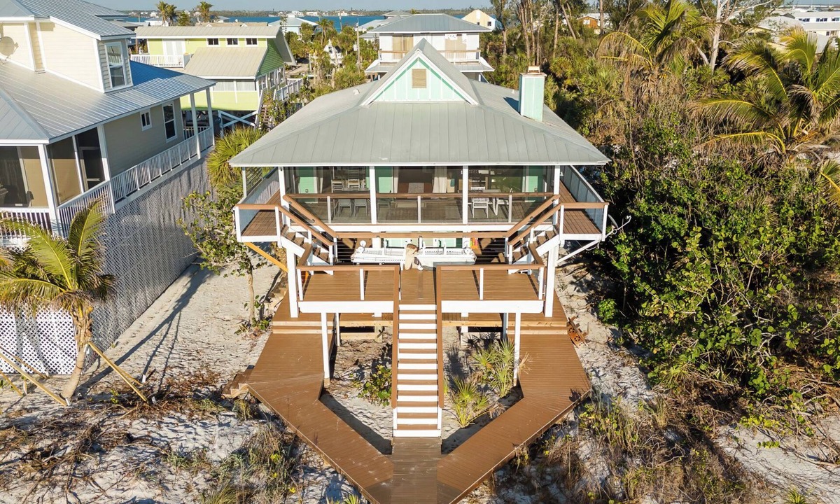 Placida House | Island Getaway, Gulf Front, Hammocks, Kayaks, 3/2, sleeps 6,thousands ft of deck