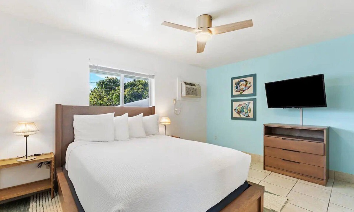 Little Torch Key Hotel | Island Getaway w/Pool, Beach Access, Kitchen & Dock Fishing