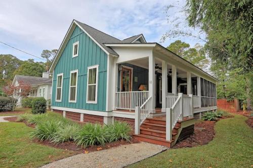 Isle of Hope Historic District House | Isle of Hope Cottage w Historic Charm & Location