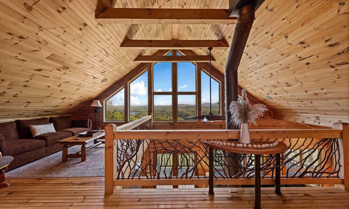 Ridges Over the Lake Cabin | It's All About the Views - Mtn Views | Hot Tub | Pool Table | Arcade Games | Fire Pit