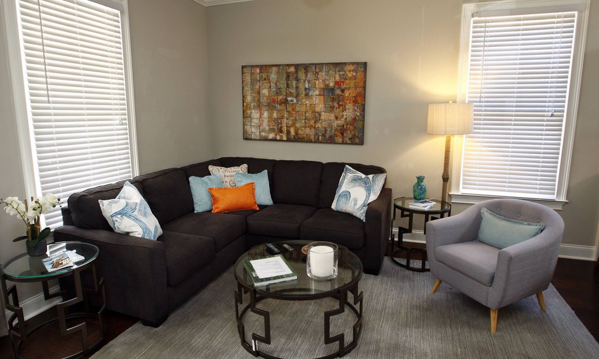 Midtown House | Jefferson Blue Door .Charming Renovated Cottage in Midtown