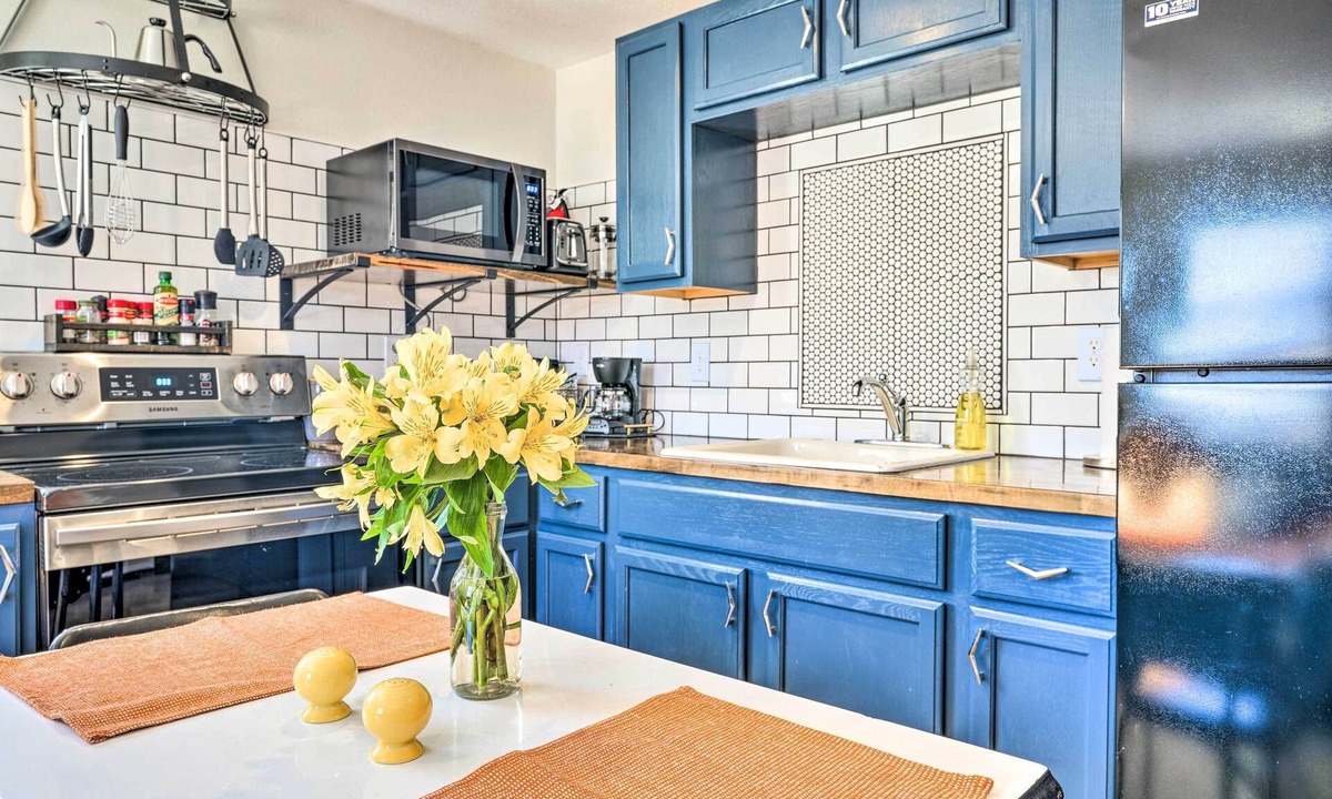 Fairfax House | Kid-Friendly House ~ 8 Mi to Cedar Rapids!