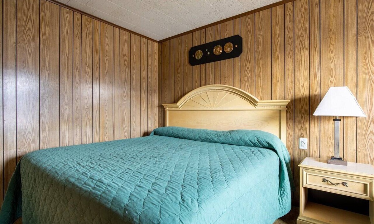 Holly Springs Apartment | King Bed | Holly Springs |NS|
