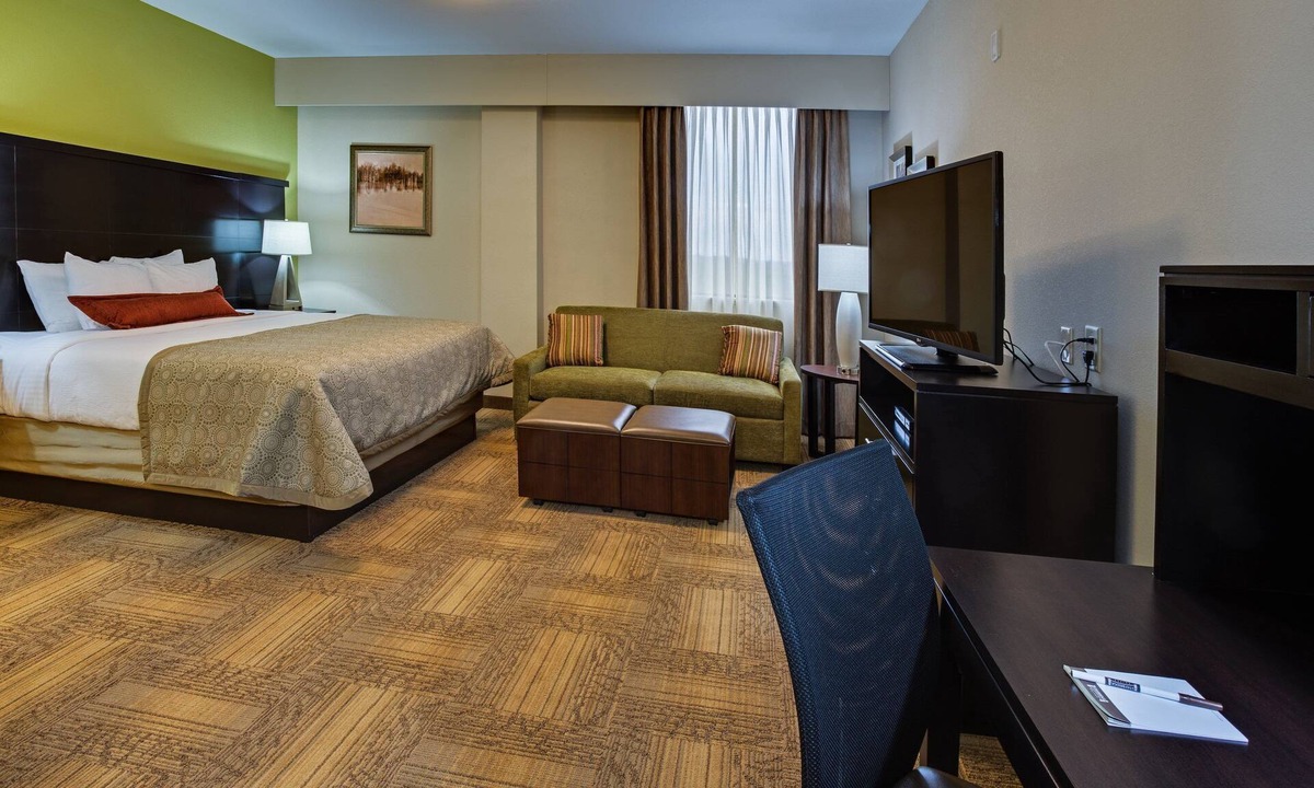 Eagan Park Apartment | King Studio Near ATL | Free Breakfast + 24h Business Center!