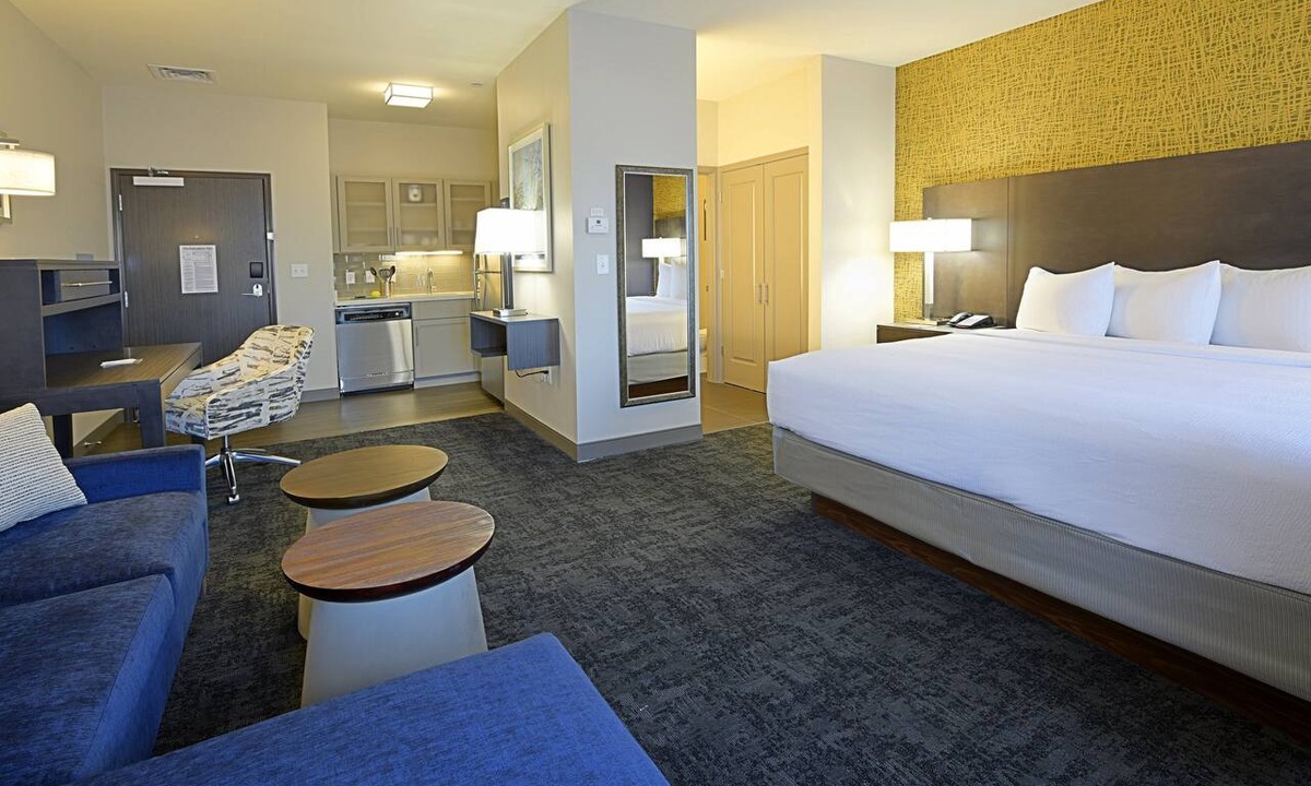 Briarwood Apartment | King Studio Near Little Rock Medical Center. Free Breakfast Buffet.