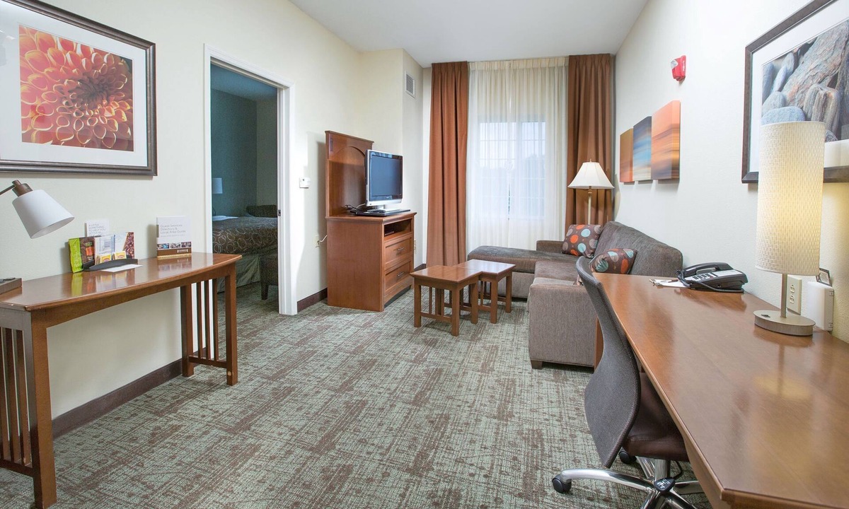 National Hills Apartment | King Suite Near Bush Field Airport | Free Daily Breakfast