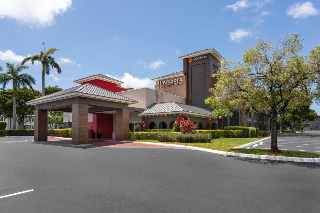 Survey Creek Hotel | La Quinta by Wyndham Ft Lauderdale Cypress Creek