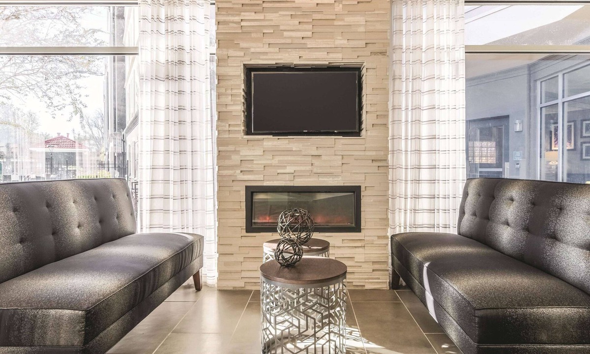 Alexandria Hotel | La Quinta Inn & Suites by Wyndham Alexandria Airport