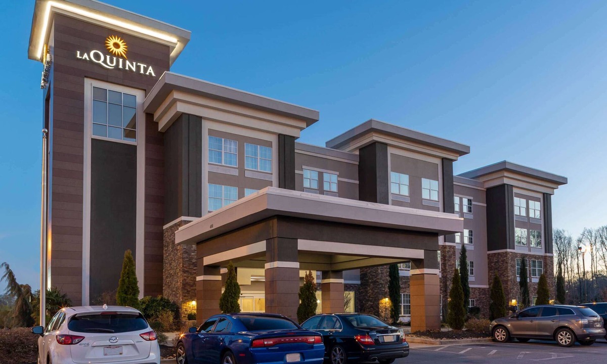 Forsyth Hotel | La Quinta Inn & Suites by Wyndham Forsyth
