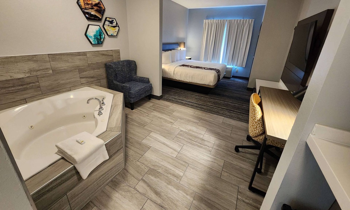 Warner Robins Hotel | La Quinta Inn & Suites by Wyndham Warner Robins - Robins AFB