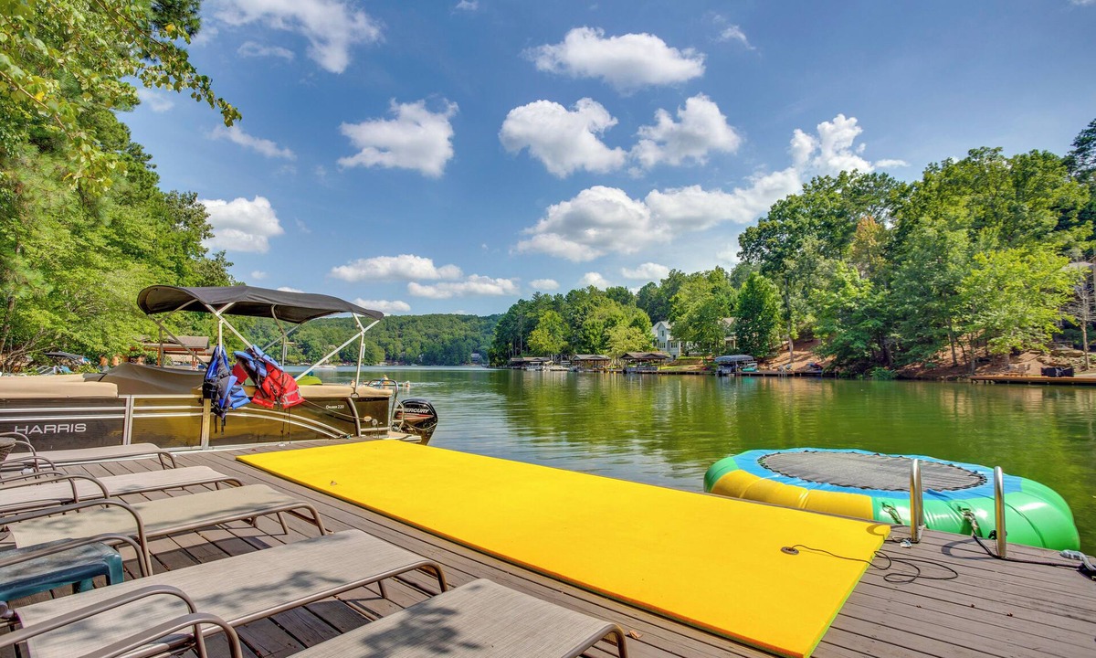 Waleska House | Lake Access: Waleska House w/Floating Dock!